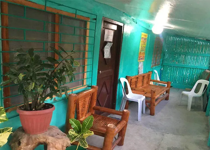 Oyo 928 Jjs Place Hotel Moalboal